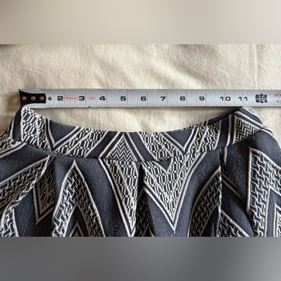 Joe B Fit & Flare knee length skirt size small - Picture 2 of 3